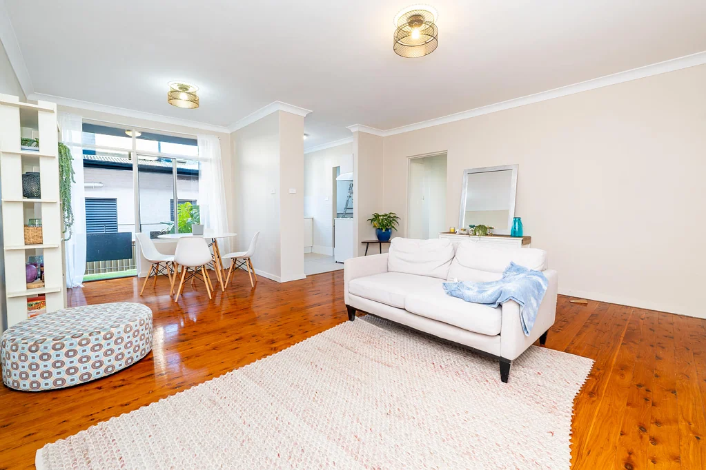 North Strathfield 2कमरा Light-Filled Rear Apartment with Oversized Garage in a Prime Lifestyle Setting