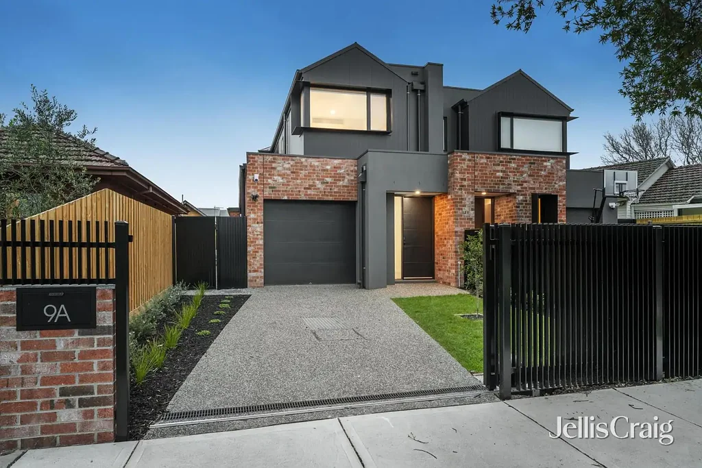 Bentleigh East 4 Slaapkamer Bestowed with excellence in the Coatesville zone