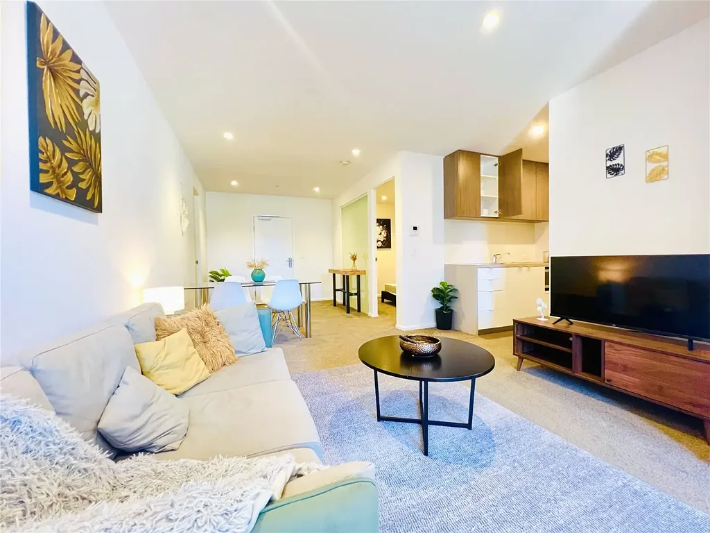 Southbank Grand: Perfectly Designed Two Bedroom Apartments!
