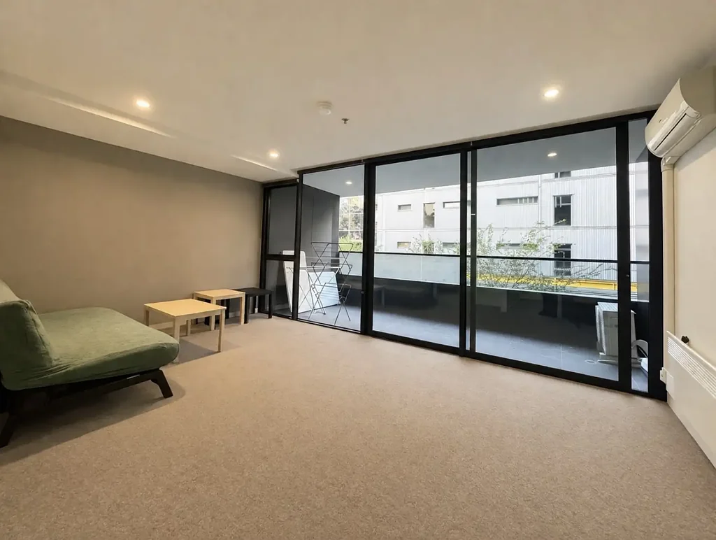 Furnished Modern 1-Bedroom Apartment in Prime Docklands Location