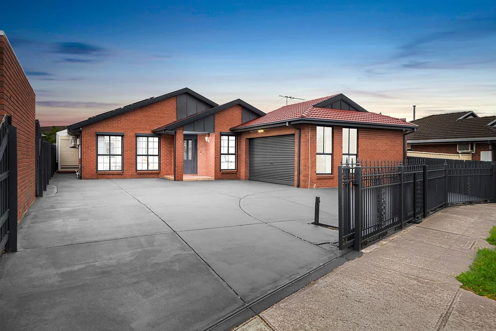 2 Oarsome Drive, Delahey, VIC 3037