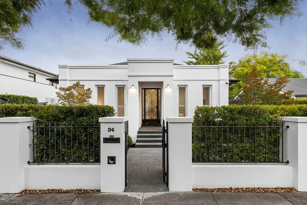 Brighton 4ห้องนอน Rare Brighton Luxury with 5-Car Basement & Pool