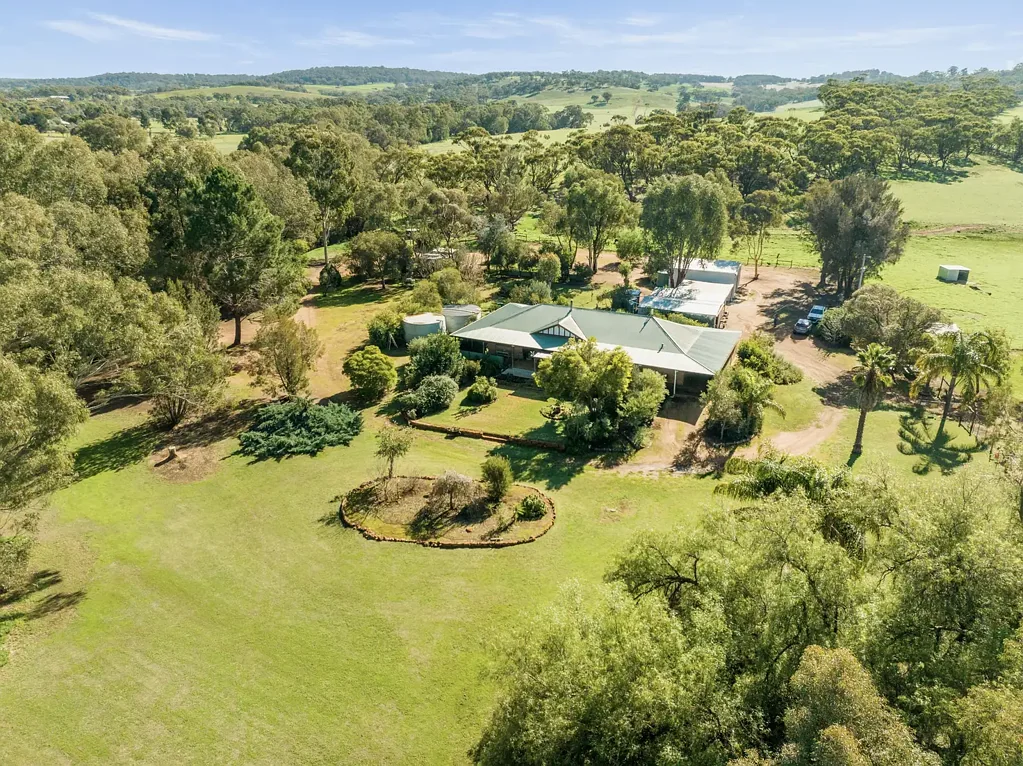 Dewars Pool 4બેડરૂમ Private Country Escape on 20 Acres with Creek, Workshops & Arable Land