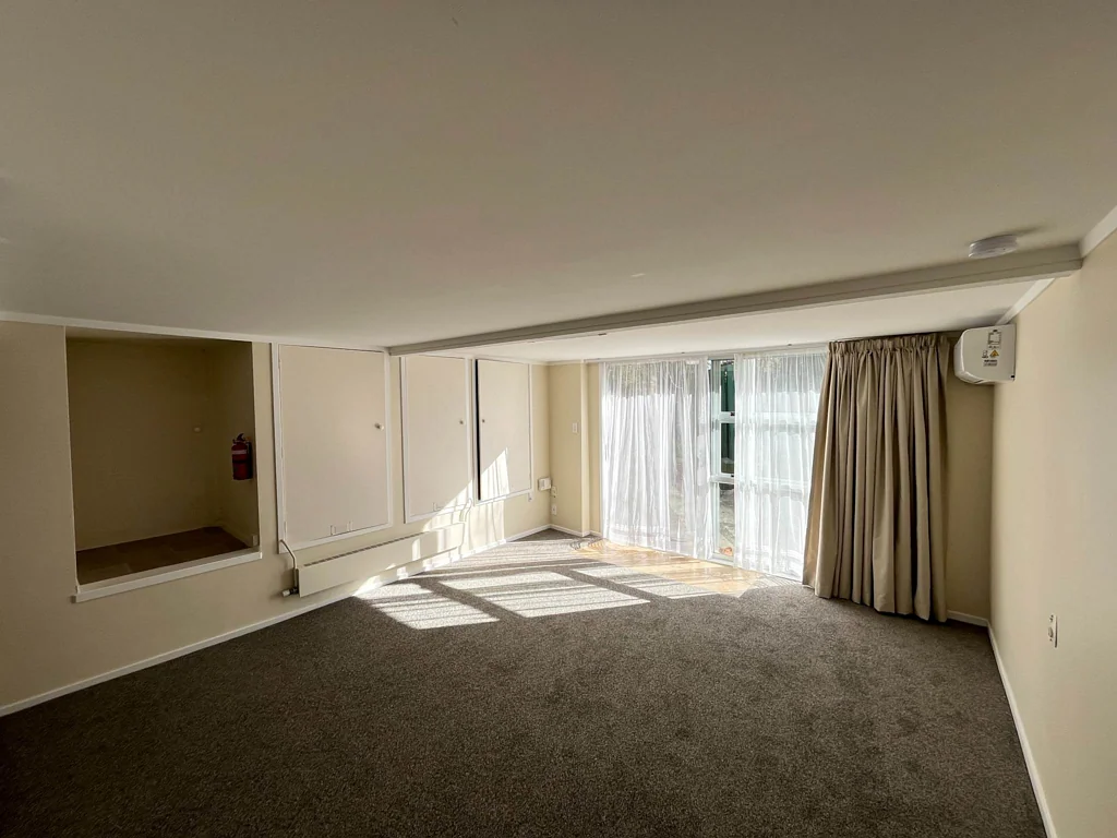 1 Bedroom in New Lynn - Water & Lawns included