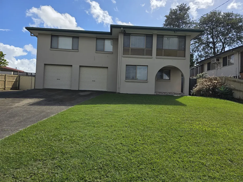 3 BEDROOM UPSTAIRS ONLY