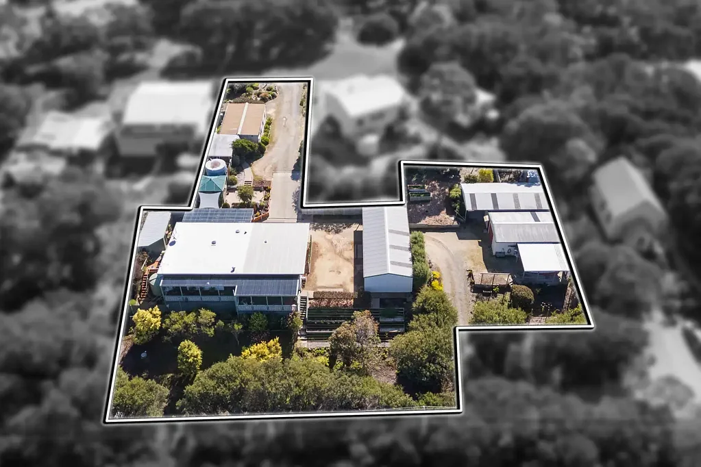 Loch Sport 3 Bedroom PREMIUM LARGE ELEVATED HOME COMPLETE WITH SECONDARY UNIT ACCOMMODATION IN PICTURESQUE LOCH SPORT

OVER A HALF ACRE WITH MASSIVE DUAL SHEDDING-MUST SEE