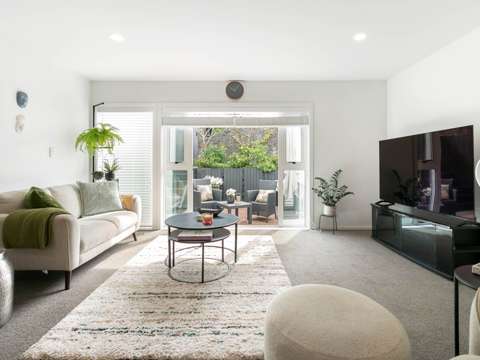 Onehunga 2 Bedroom STYLISH, SPACIOUS & SECURE . . .