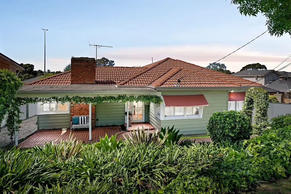 10 Lebanon Street, Strathmore, VIC 3041
