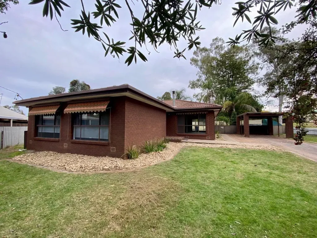 Three Bedroom House with In-ground Pool