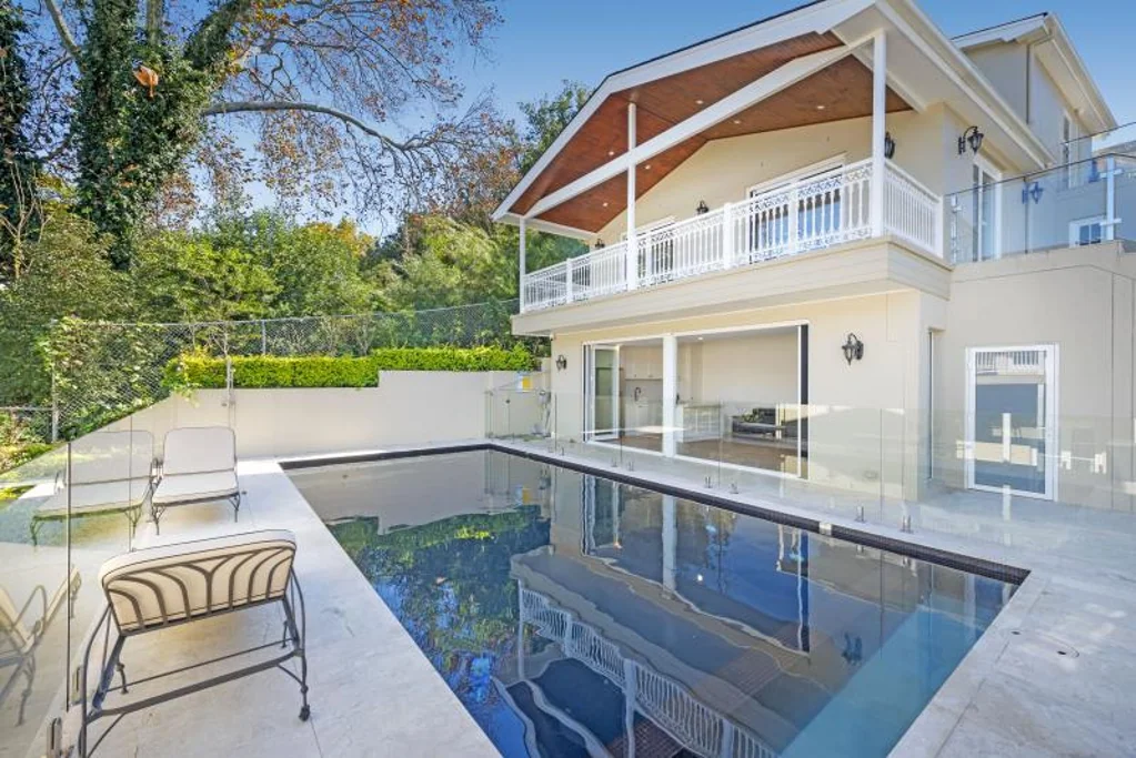 Grand Water Front Residence - Long lease on offer
