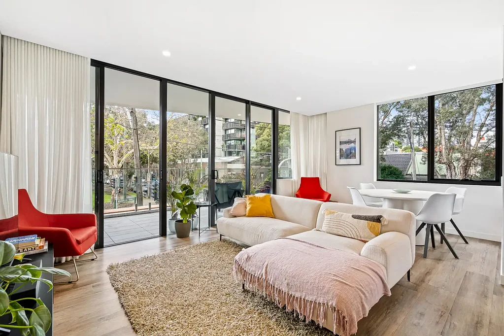 Glorious Sun-Filled Furnished Apartment - Deposit Paid
