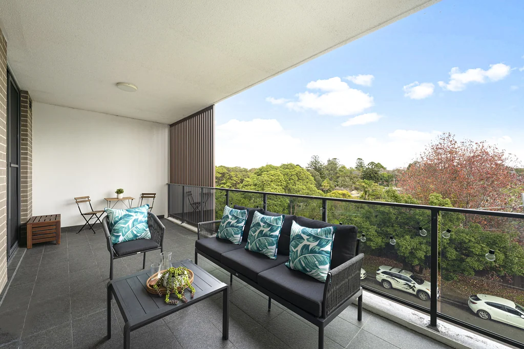 Epping 2غرفة نوم Privately set in the enviable 'Jaydens Place' in a balcony with district view