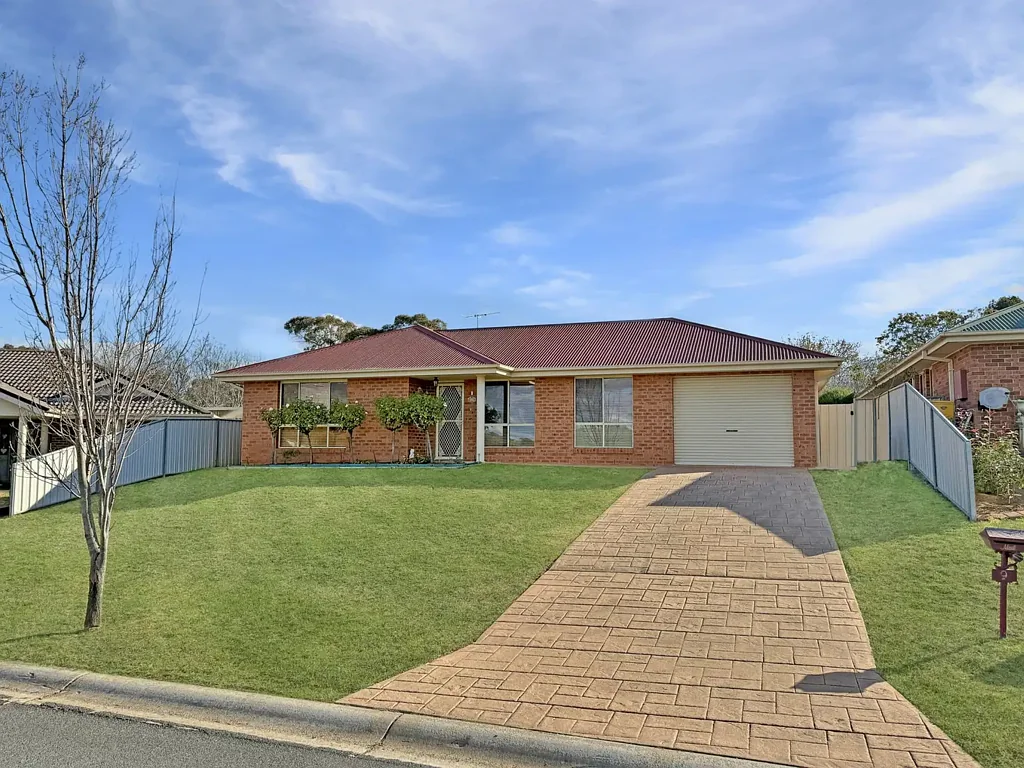 9 Mathew Street, Young, NSW 2594