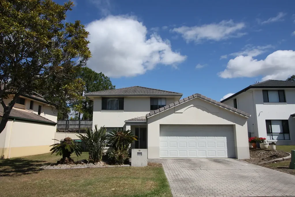 Large Family Home in Quiet Neighbourhood