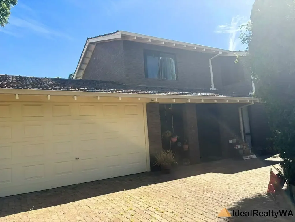 Willetton 4બેડરૂમ DOUBLE STOREY FAMILY HOME ; CENTER OF WILLETTON ( Home opens cancelled ; Multi offers received  )