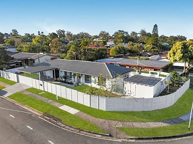 Ashmore 5房  Rare Dual Living Opportunity with Pool & Granny Flat renting for $600 pw!