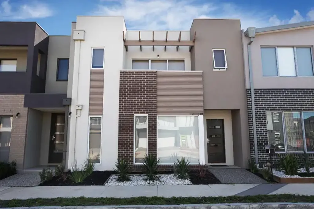 Please contact catie@sweeneyea.com.au for private inspections.
