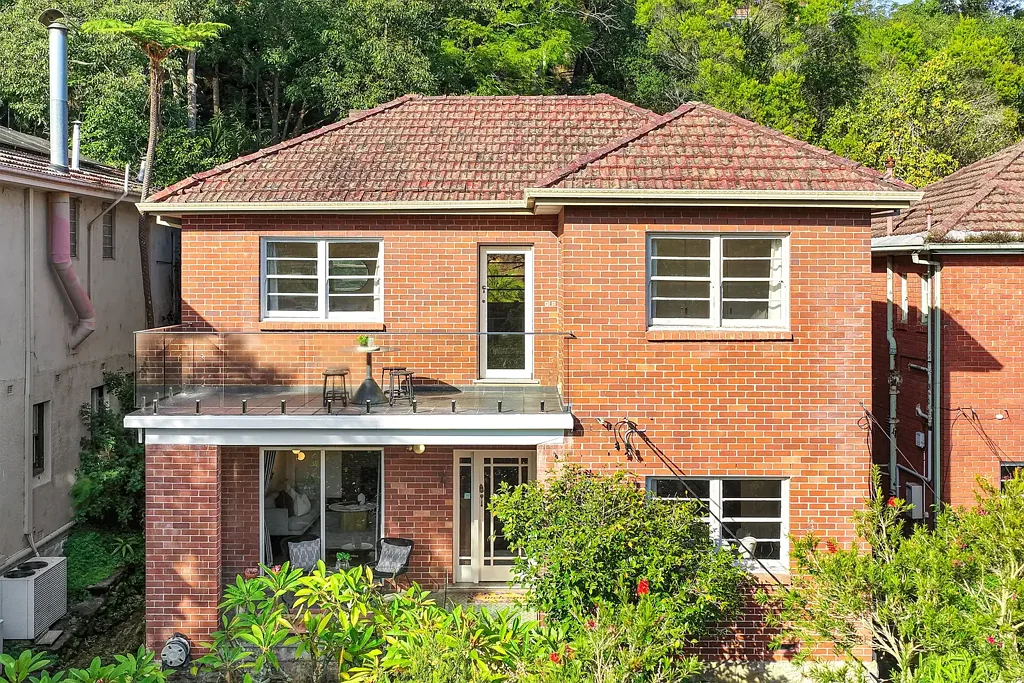 Chatswood 3Zimmer North facing full brick family home with stunning views