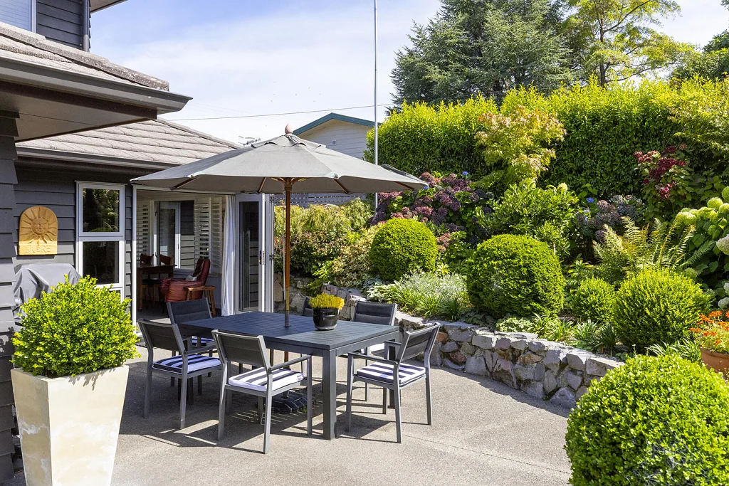 Hilltop 3침실 Peaceful garden living on Sunset Street