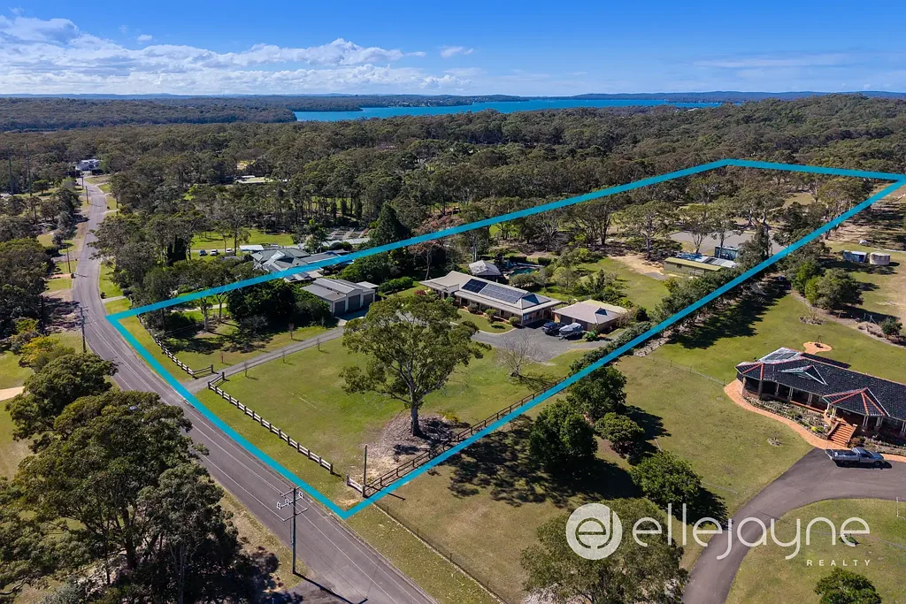 Wyee Point 9 Slaapkamer BOUTIQUE ACREAGE WITH STUNNING HOMESTEAD, LARGE STUDIO, RESORT-STYLE POOL, ARENA ON QUALITY FIVE ACRES – WYEE POINT