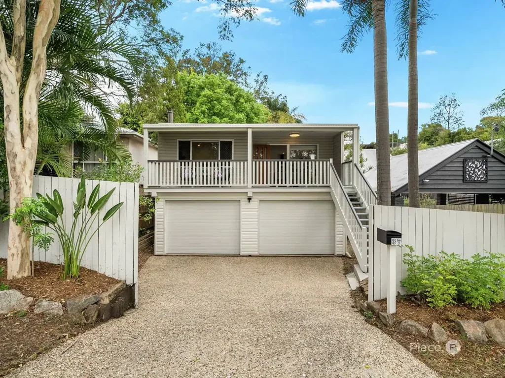 Seventeen Mile Rocks 5房  A Rare Opportunity: The Perfect Forever Family Home Offering Unbeatable Value