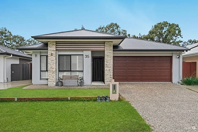 Griffin 4Kwarto Luxury Family Home For sale in Griffin Crest!