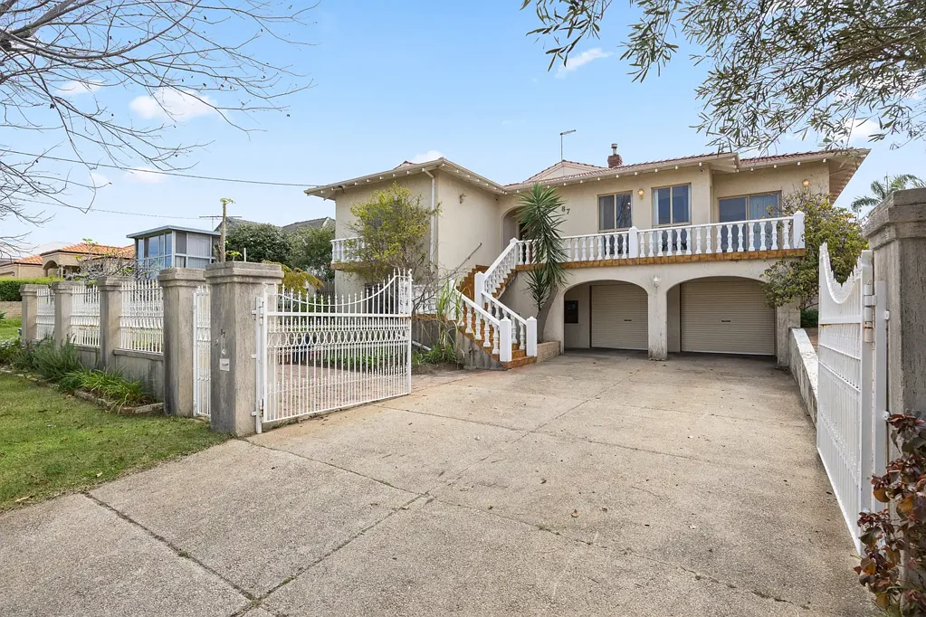 Tuart Hill 5房  GRAND RESIDENCE WITH TIMELESS CHARACTER!