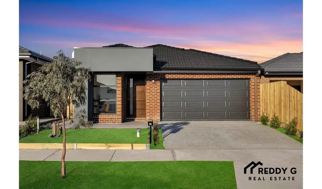 Tarneit 4房 双主卧带独立卫浴 | 3米高天花板 | 全面升级的奢华生活 Double Master Bedrooms with Ensuites | 3m High Ceilings | Fully Upgraded Luxury Living