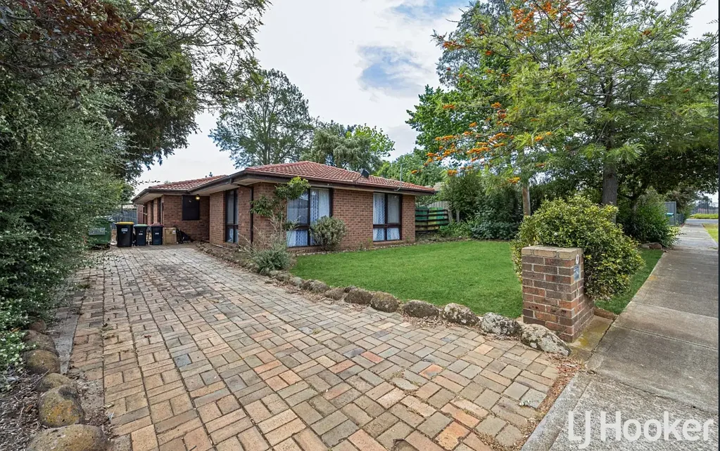 Family Living in the Heart of Melton, Ready to Move In ......