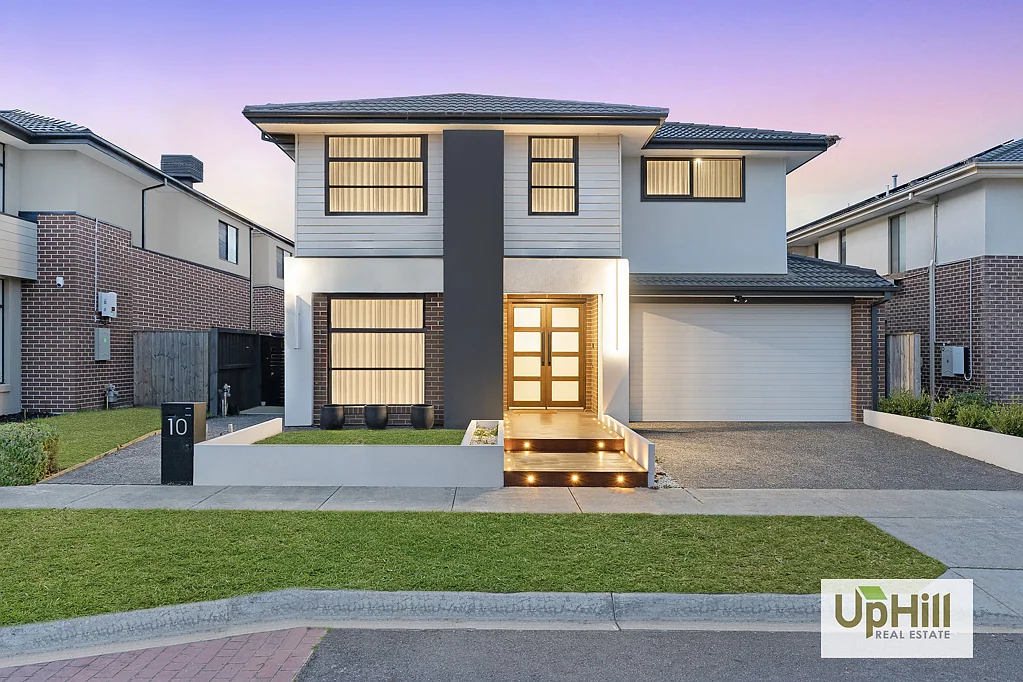 Beaconsfield 5 Bedroom Stylish Luxury in Prime Central Location  in Beaconsfield..!!
