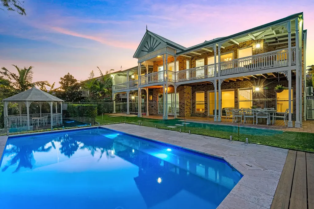 Parkwood 4 Bedroom SENSATIONAL FAMILY HOME WITH STUNNING GOLF COURSE VIEWS!