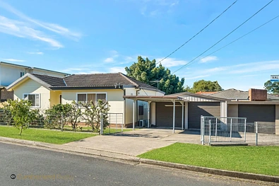 Merrylands 3房 宽敞607平转角地 宽阔20.9米临街面 三卧一书房 多车位 停车便利 家园舒适 Corner Block Living on 607sqm