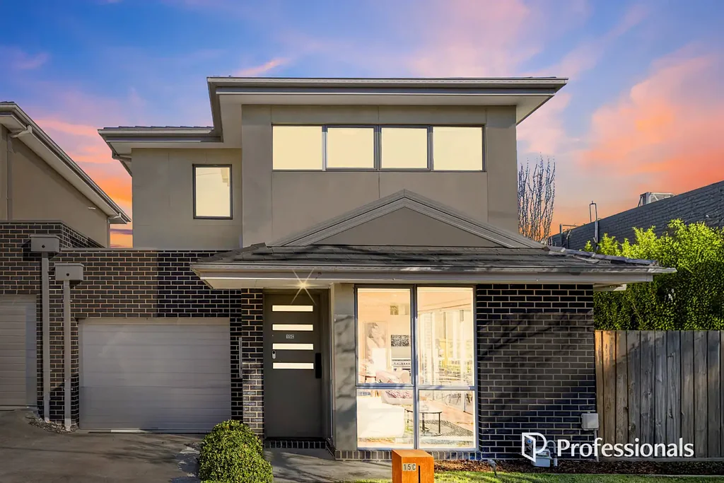 Oakleigh South 4कमरा Modern Townhouse with Dual Ensuites & Strong Investment Appeal