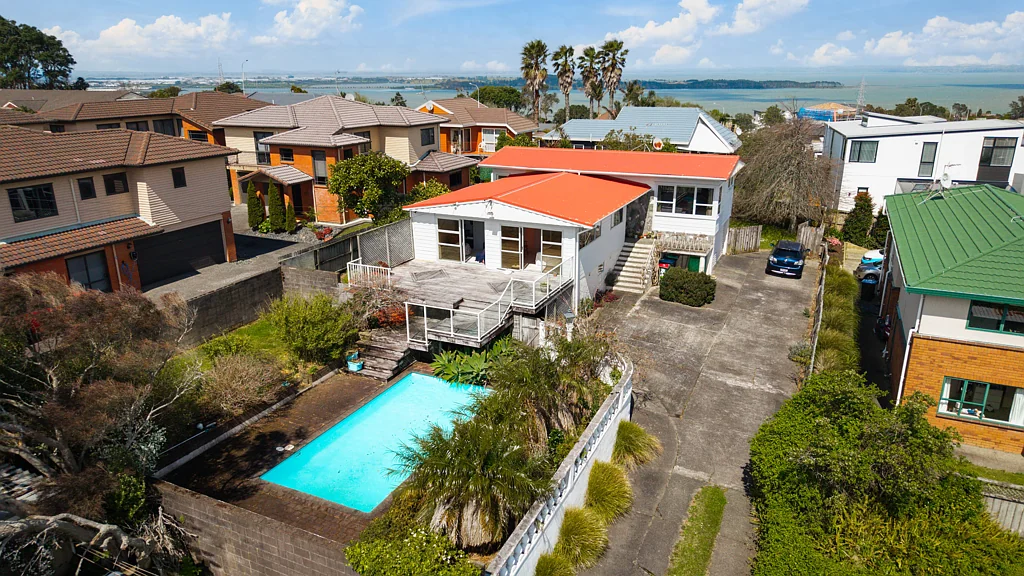 Mount Roskill 3Moenga Prime Opportunity - 938sqm Freehold Section
