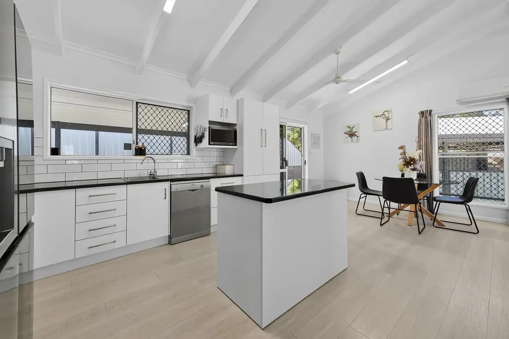 Rural View 3chambre Character, Charm & the Northern Beaches Lifestyle You've Been Dreaming Of