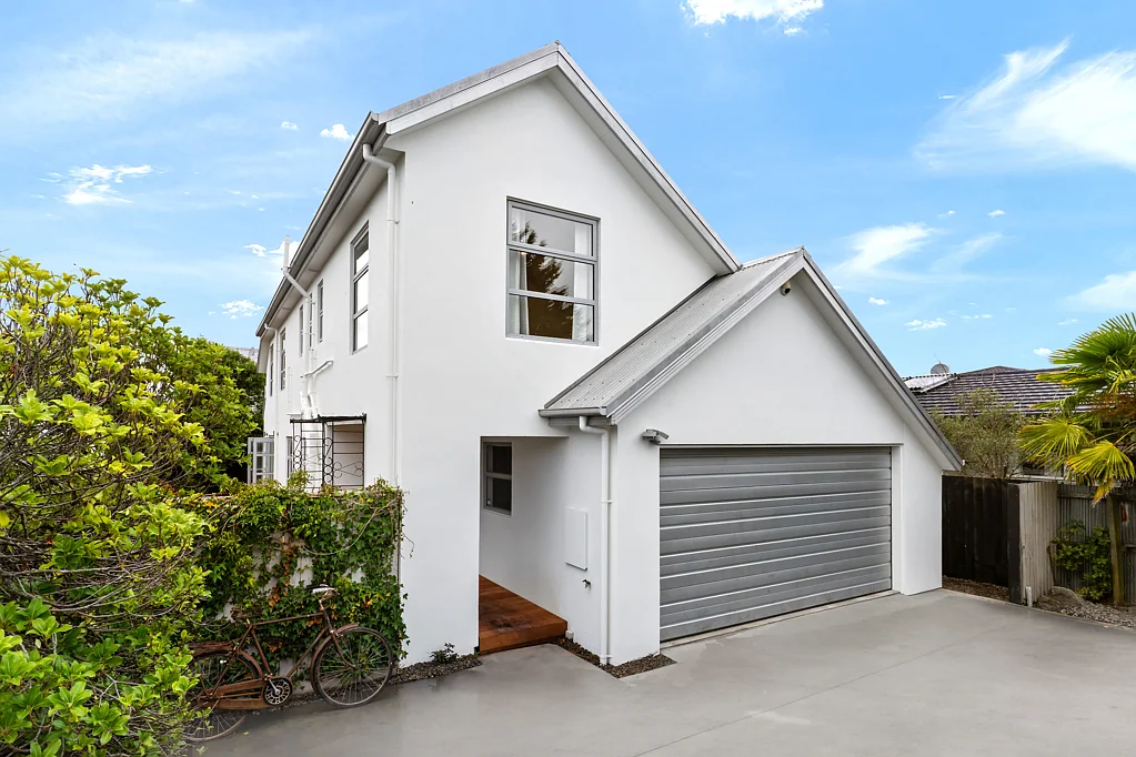 Saint Albans 3 Bedroom Quiet & Private With A Timeless finish