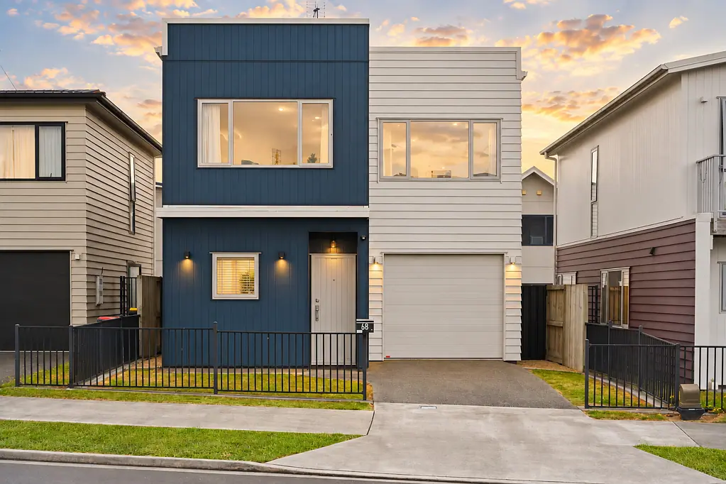 Flagstaff 3कमरा Freehold Living | Excellent School Zones