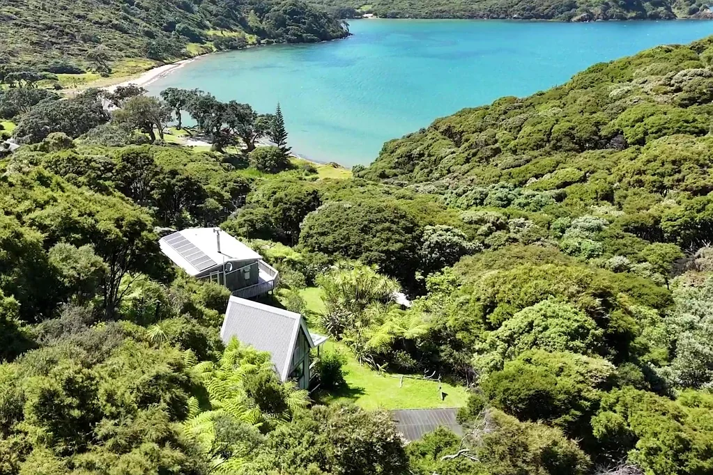 Great Barrier Island 1房  Secluded Bush Hideaway with Breathtaking Sea Views