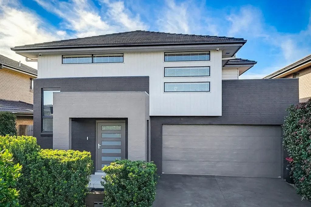 Spacious Family Living in the Heart of The Ponds