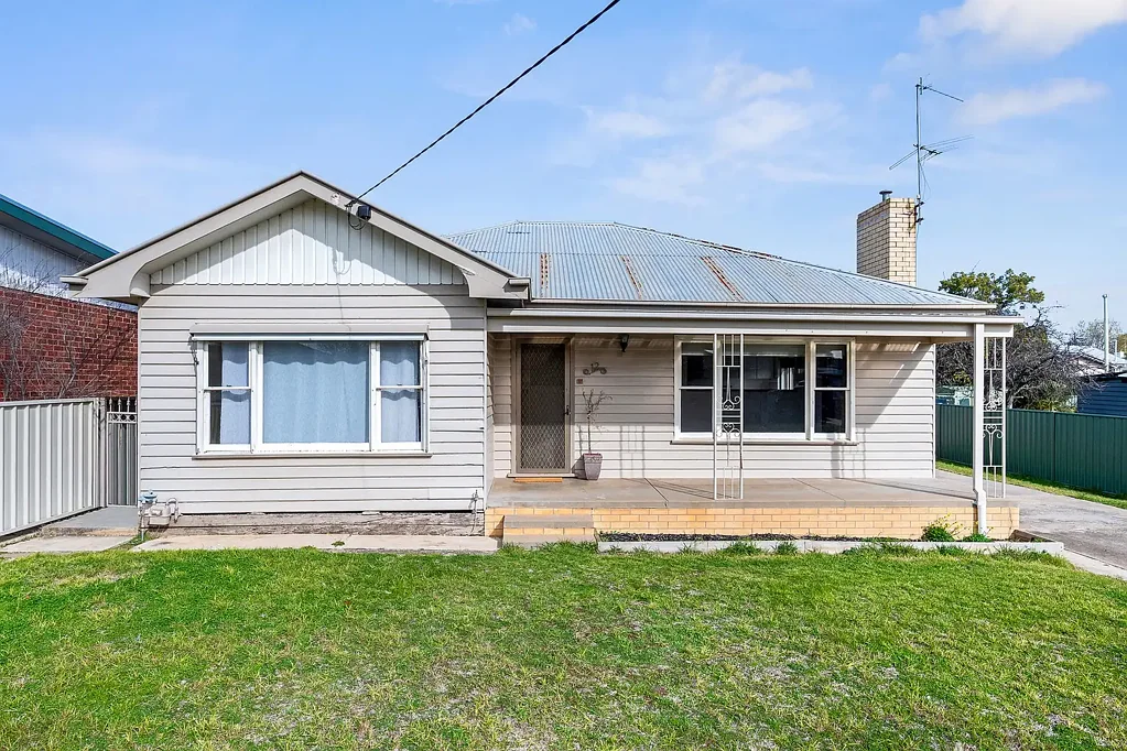 12 Barr Street, Maryborough, VIC 3465