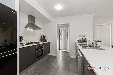 66 Peak Cct, Cosgrove, QLD 4818, 4房, 2浴, House