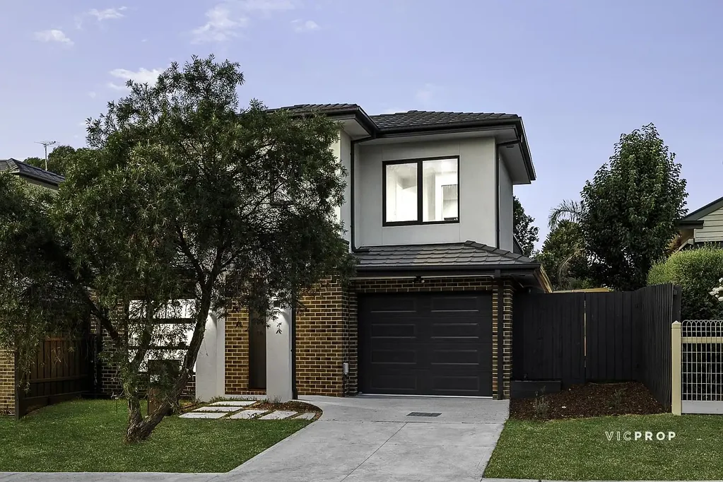 Watsonia 2房  Brand-New Street-Front Town Residence – Turn-Key Living with No Active Owners Corporation