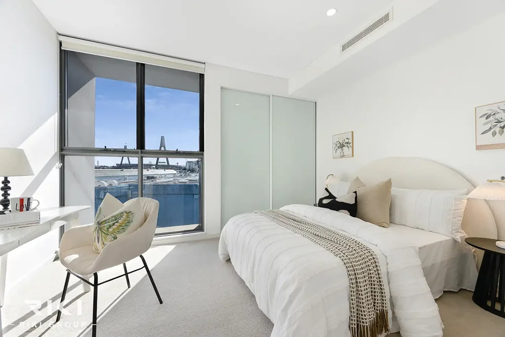 Pyrmont 2 Bedroom Sleek North West facing two level apartment