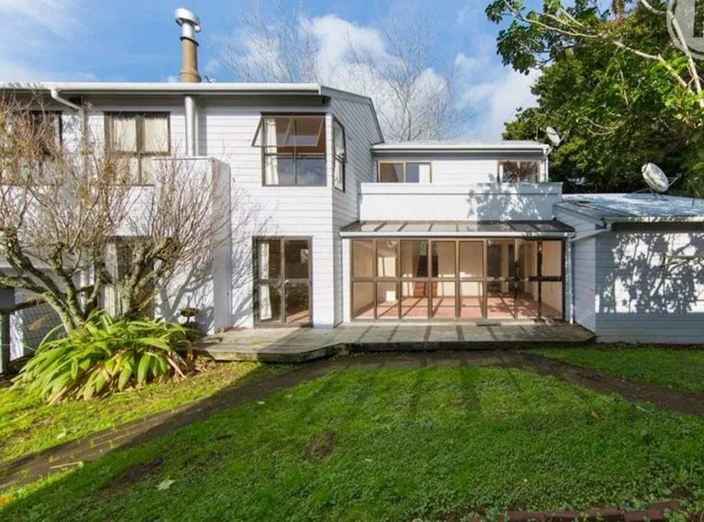 Spacious 4-Bedroom Family Home in Double Gramm...