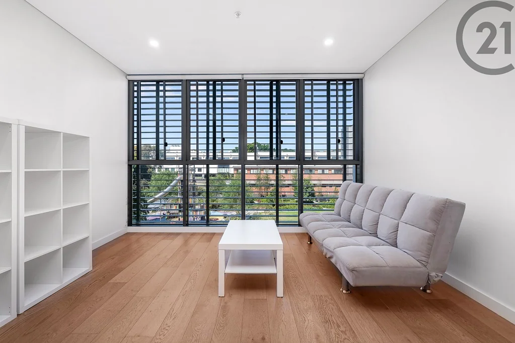 Waterloo 1 Bedroom Park View One-Bedroom Plus a Study Modern Apartment