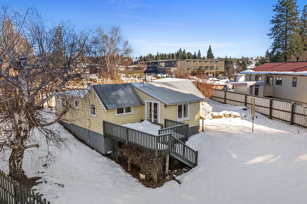 Lake Tekapo 3Zimmer Classic kiwi bach with development potential
