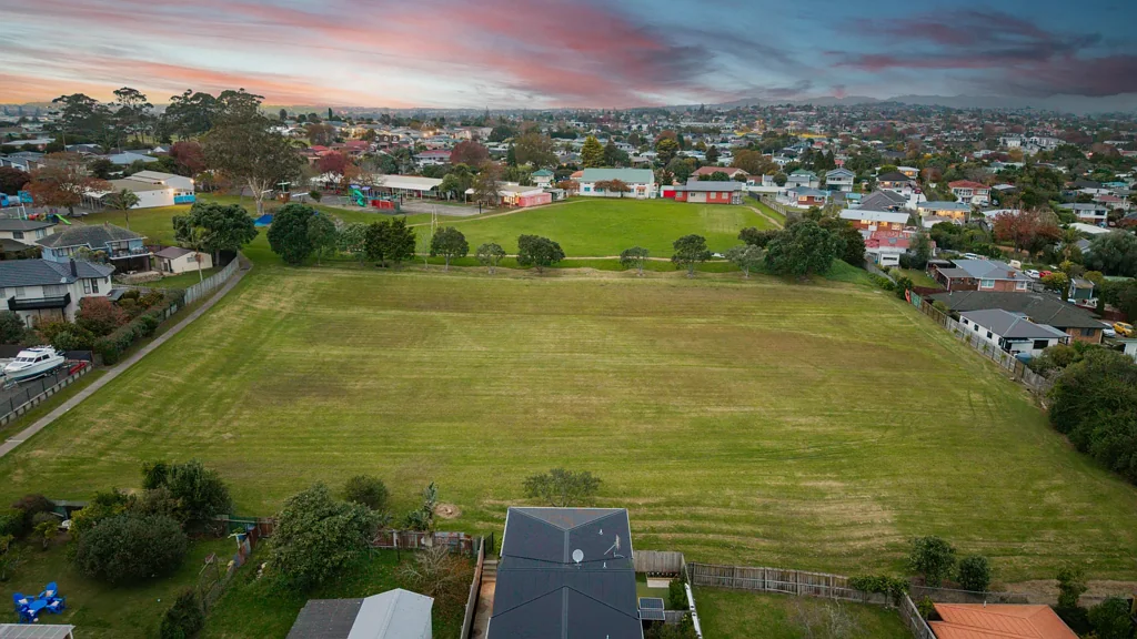 Te Atatu South 2कमरा The Exception to Your No-Townhouse Rule