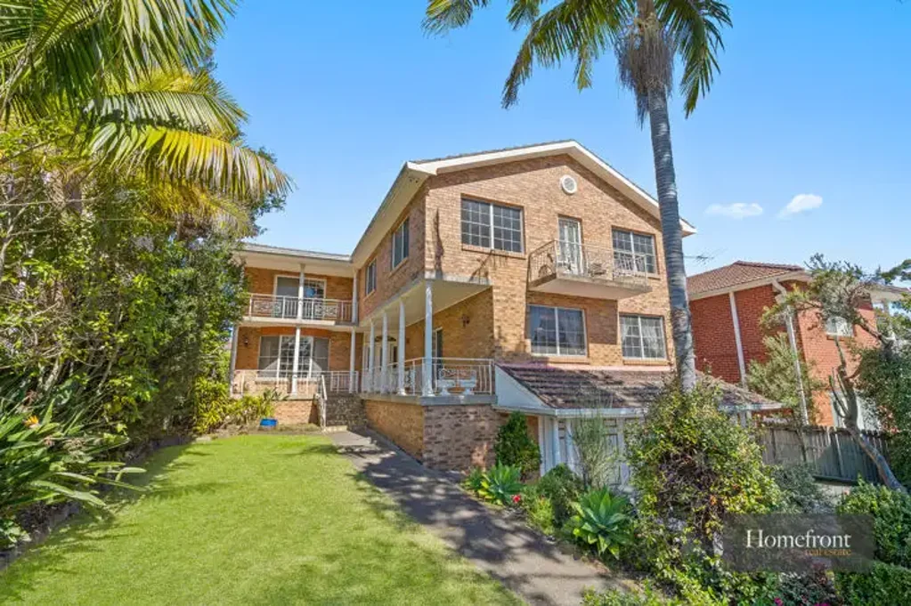 Thornleigh 6 Bedroom Magnificent Full-Brick Family Home