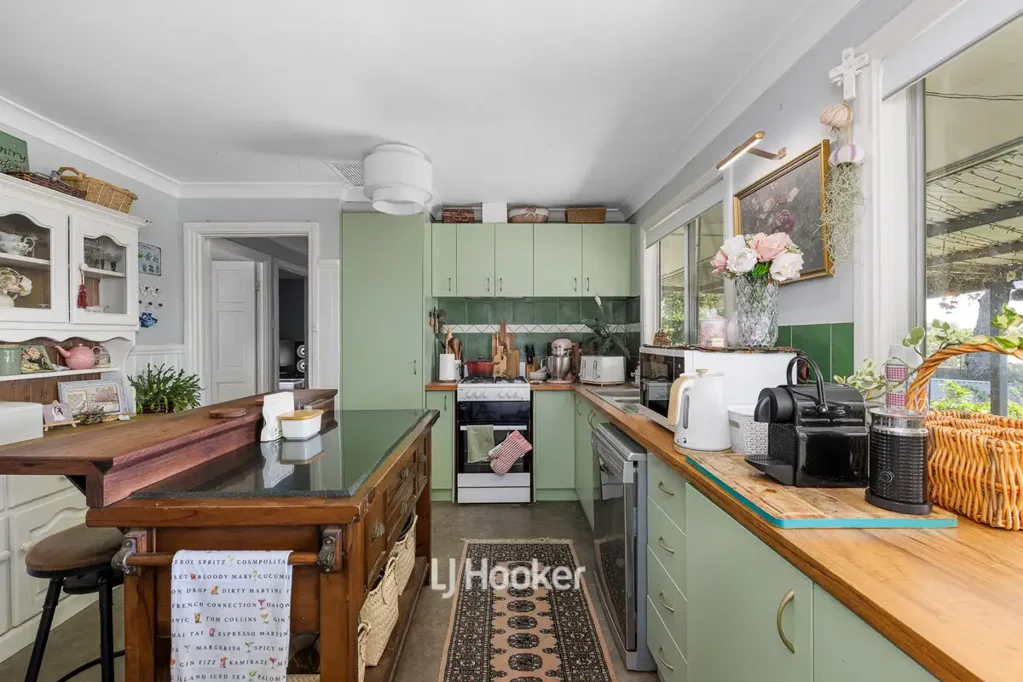 Brunswick 4 Bedroom Best Value buy of 2025 - The sought after � Acre.