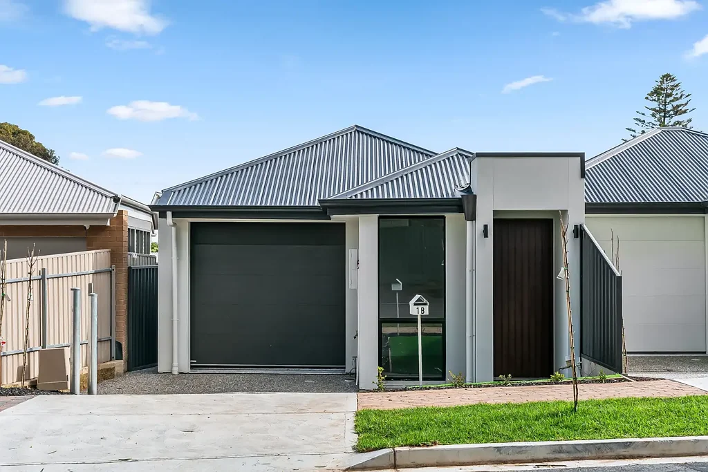 Holden Hill 3 Bedroom Beautiful New Build Blooms with Stunning Feature & Stylish Finish.